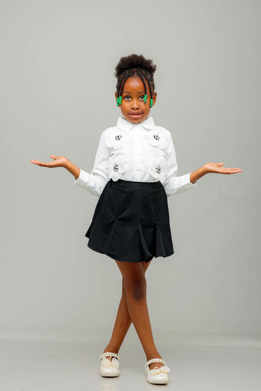 Black & white flower power